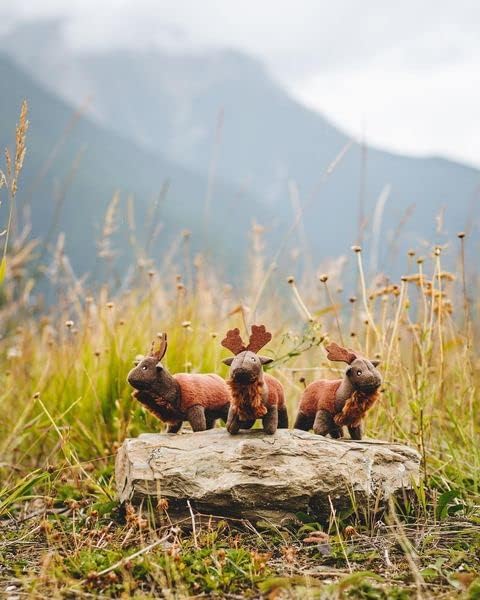 ZippyPaws Burrow, Woodland Friends Elk Mountain - Interactive Dog Toys for Boredom - Hide and Seek Dog Toys, Colorful Squeaky Dog Toys for Small & Medium Dogs, Plush Dog Puzzles