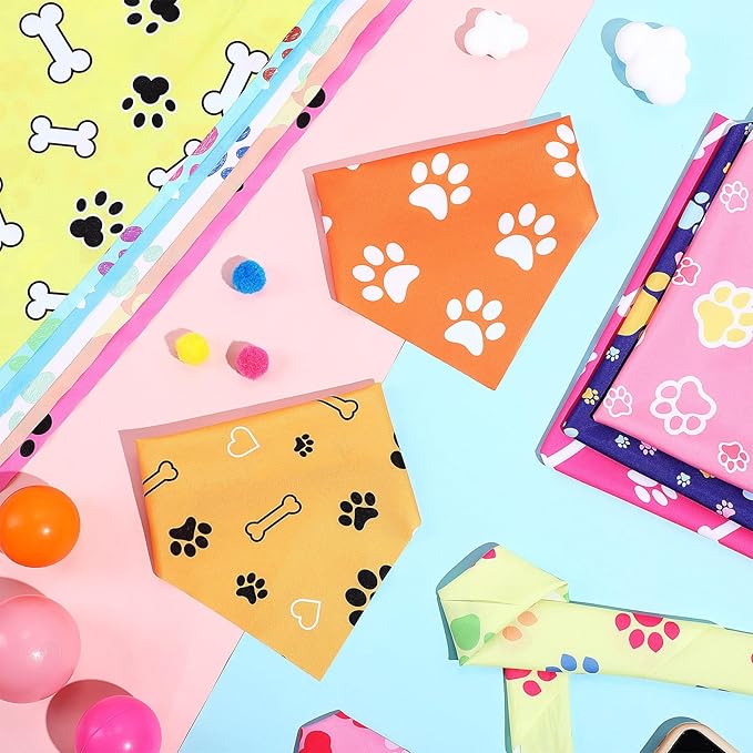 Abbylike 200 Pcs Christmas Paw Print Dog Bandanas Bulk Footprint Bandanas for Dogs Triangle Kerchief Bib Scarf Set for Pets Birthday Xmas Costume Photo Props Daily Accessories Pet Shops, 25 Styles